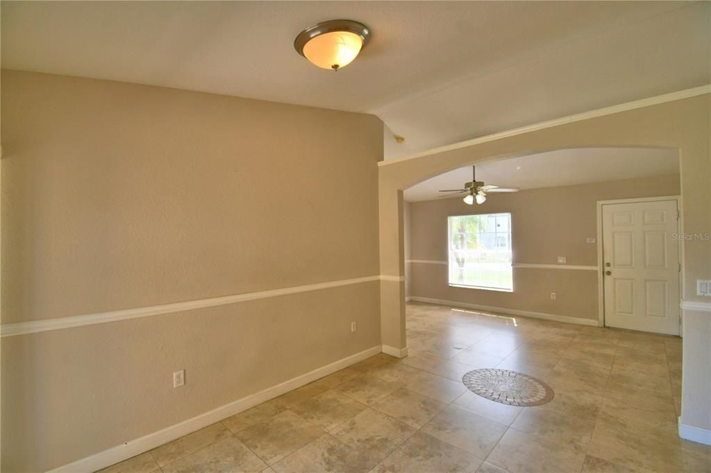 For Rent: $1,595 (3 beds, 2 baths, 1475 Square Feet)