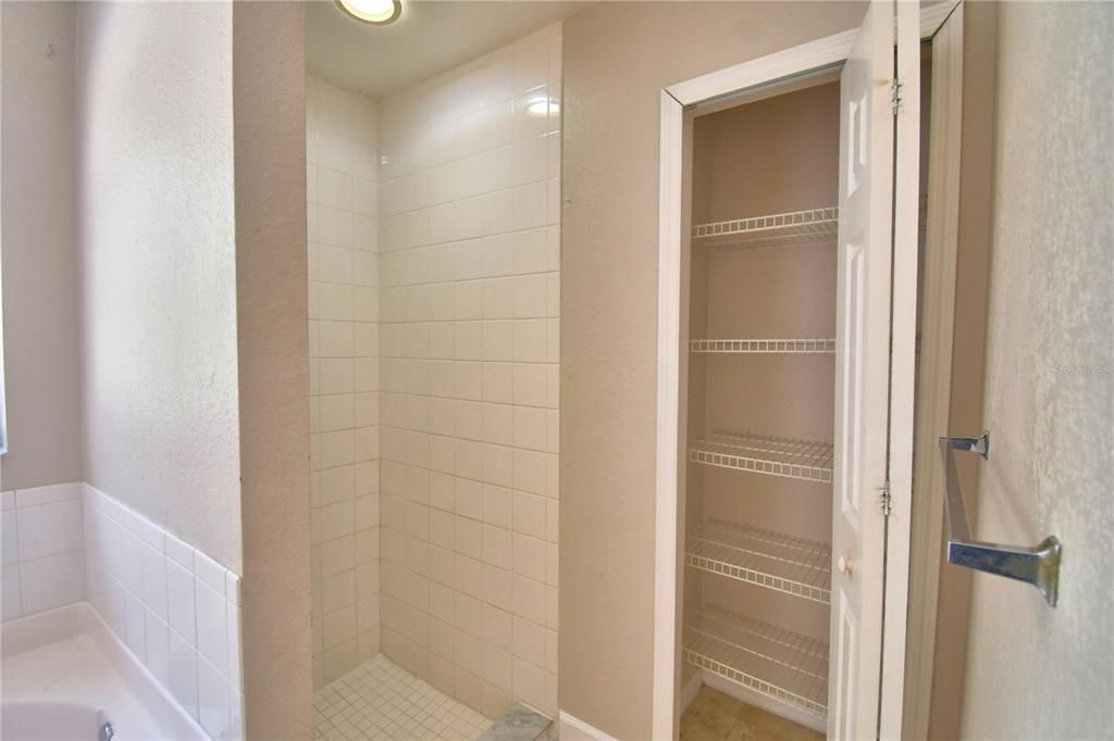 For Rent: $1,595 (3 beds, 2 baths, 1475 Square Feet)