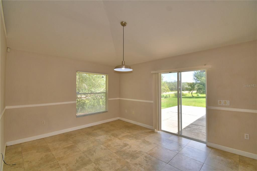 For Rent: $1,595 (3 beds, 2 baths, 1475 Square Feet)