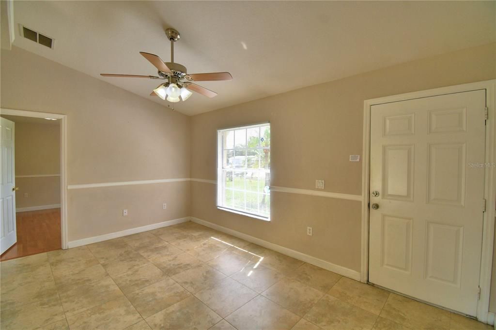 For Rent: $1,595 (3 beds, 2 baths, 1475 Square Feet)