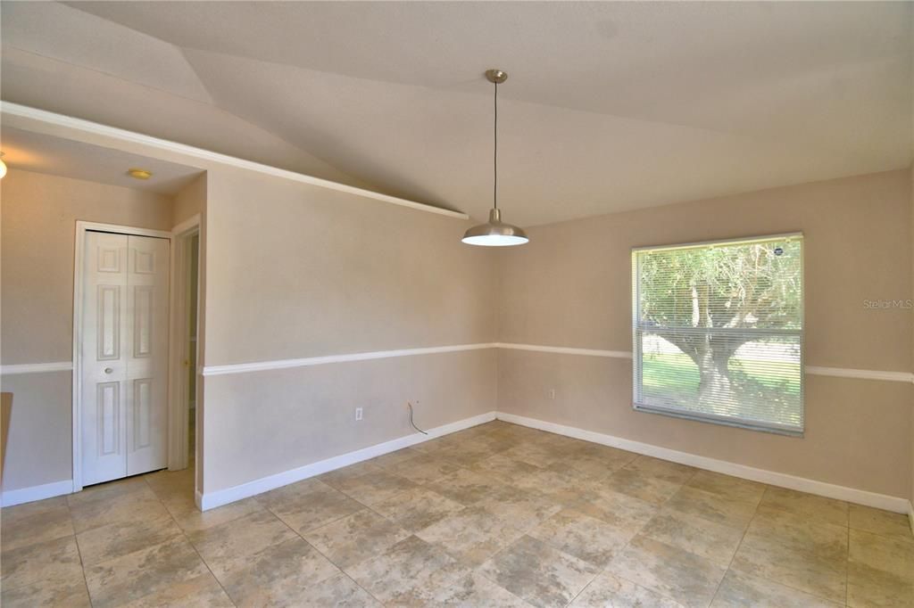 For Rent: $1,595 (3 beds, 2 baths, 1475 Square Feet)