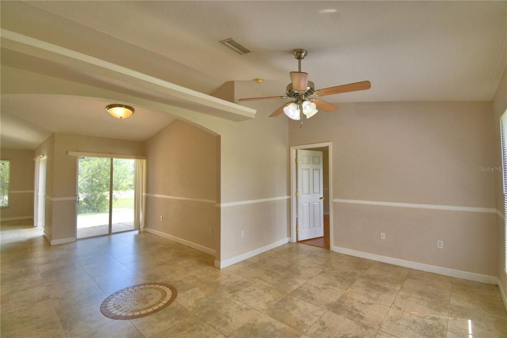 For Rent: $1,595 (3 beds, 2 baths, 1475 Square Feet)