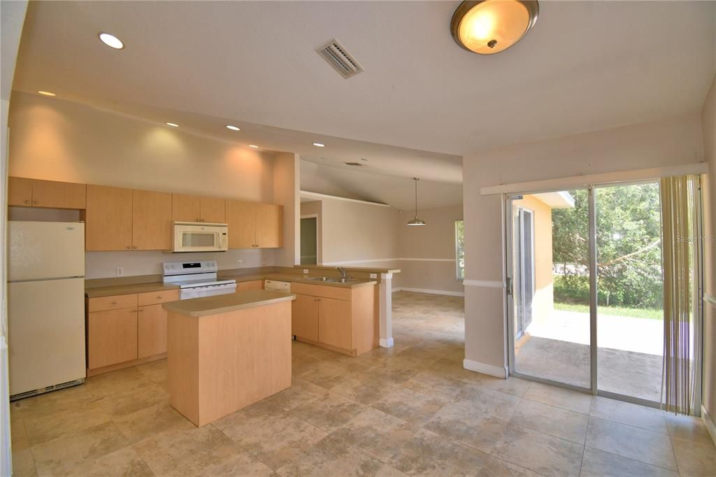For Rent: $1,595 (3 beds, 2 baths, 1475 Square Feet)