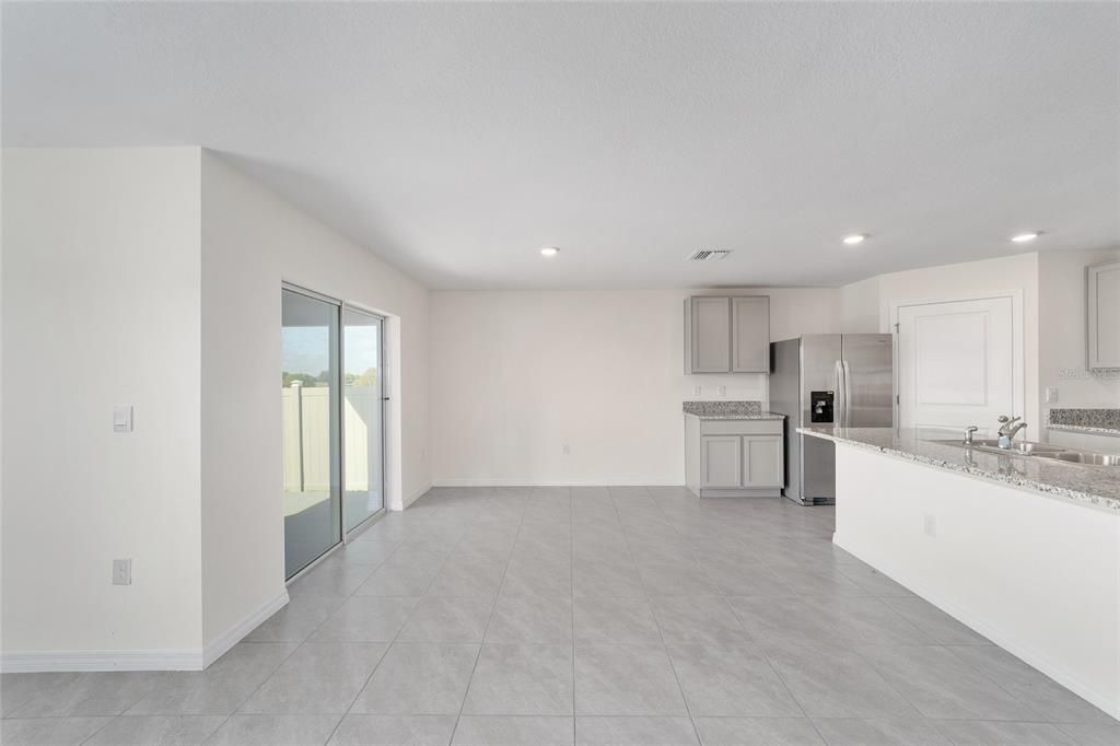 For Rent: $2,000 (4 beds, 2 baths, 1827 Square Feet)
