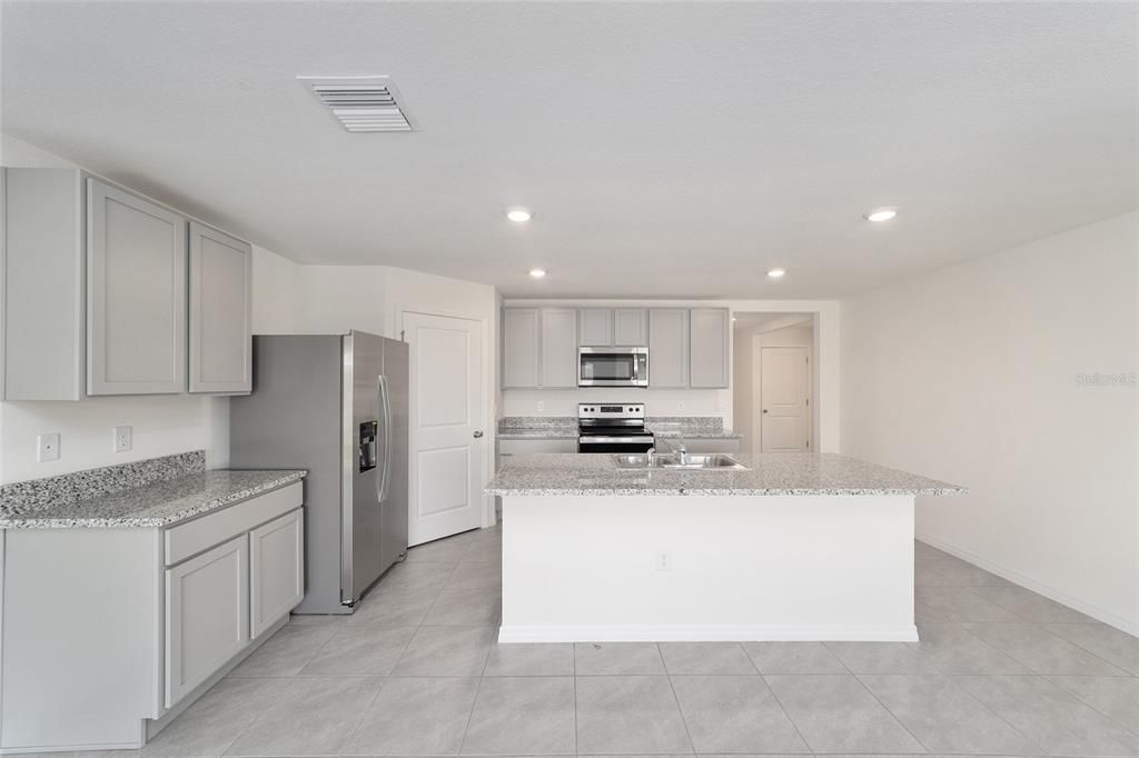 For Rent: $2,000 (4 beds, 2 baths, 1827 Square Feet)