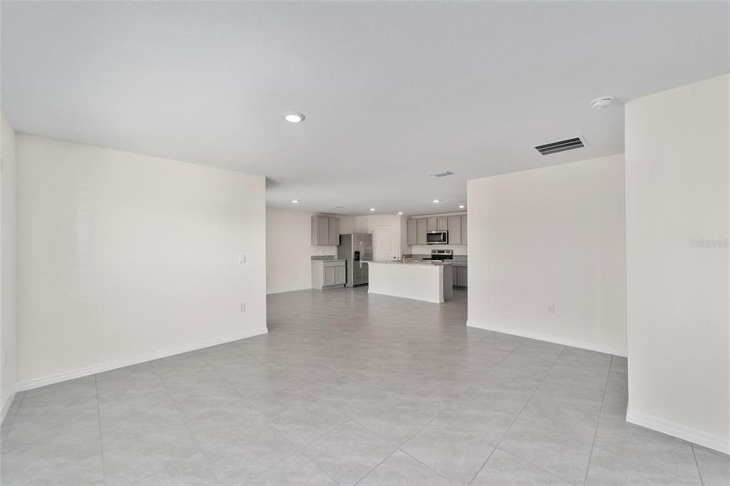 For Rent: $2,000 (4 beds, 2 baths, 1827 Square Feet)