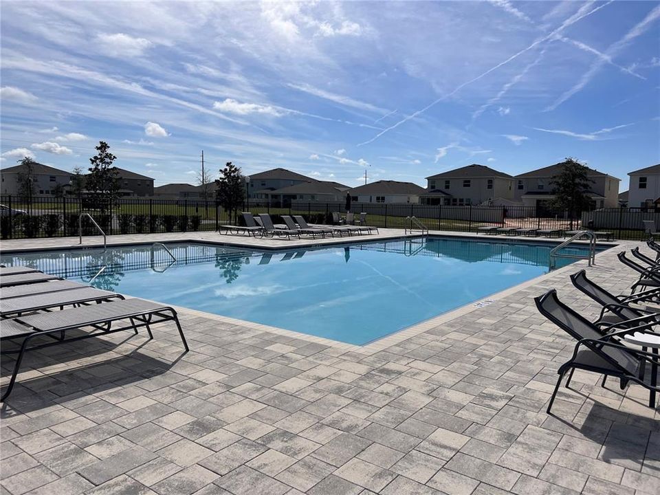 For Rent: $2,000 (4 beds, 2 baths, 1827 Square Feet)