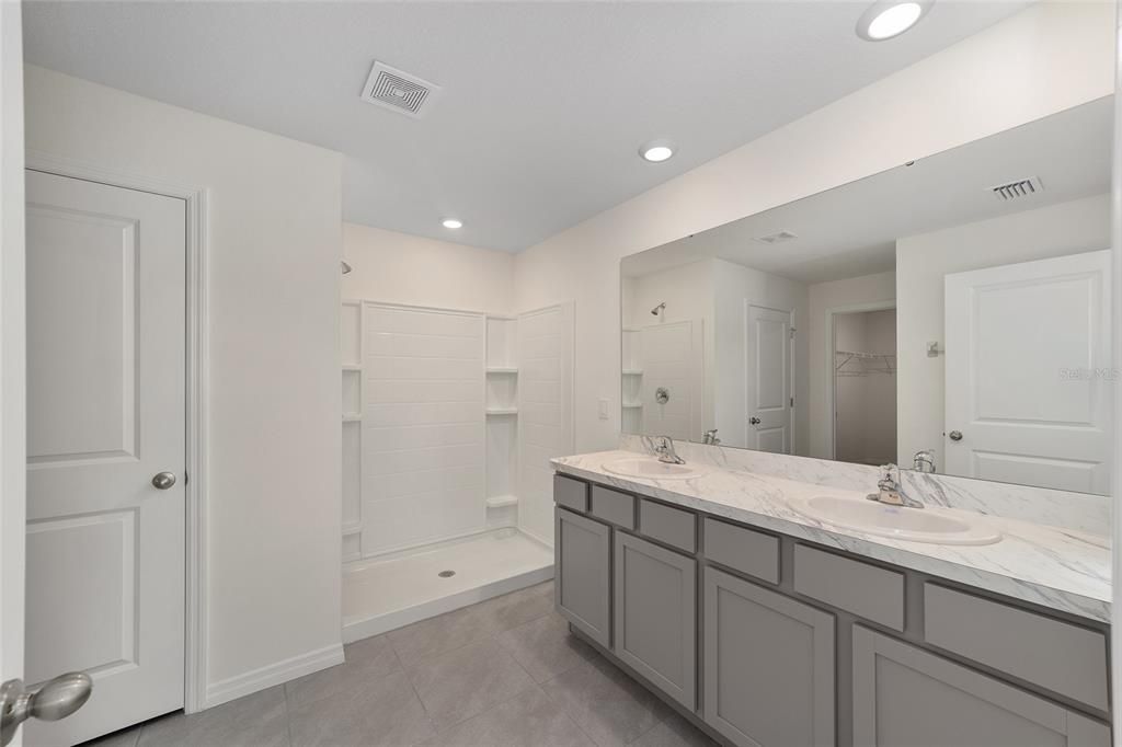 For Rent: $2,000 (4 beds, 2 baths, 1827 Square Feet)