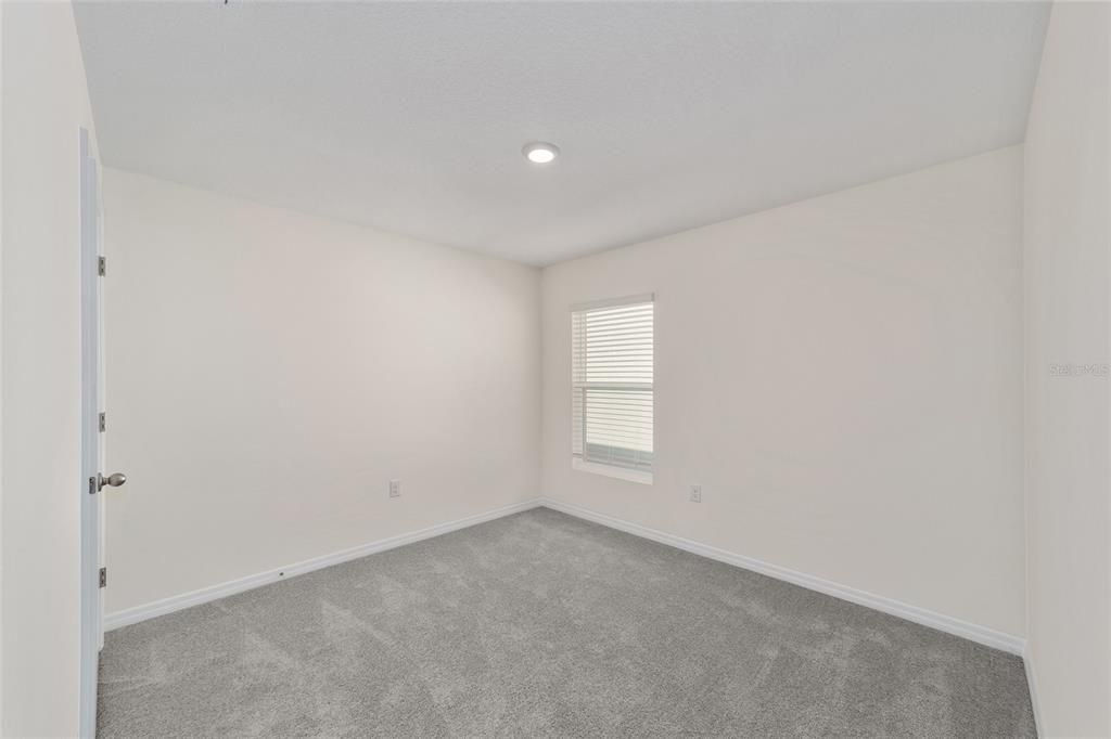 For Rent: $2,000 (4 beds, 2 baths, 1827 Square Feet)