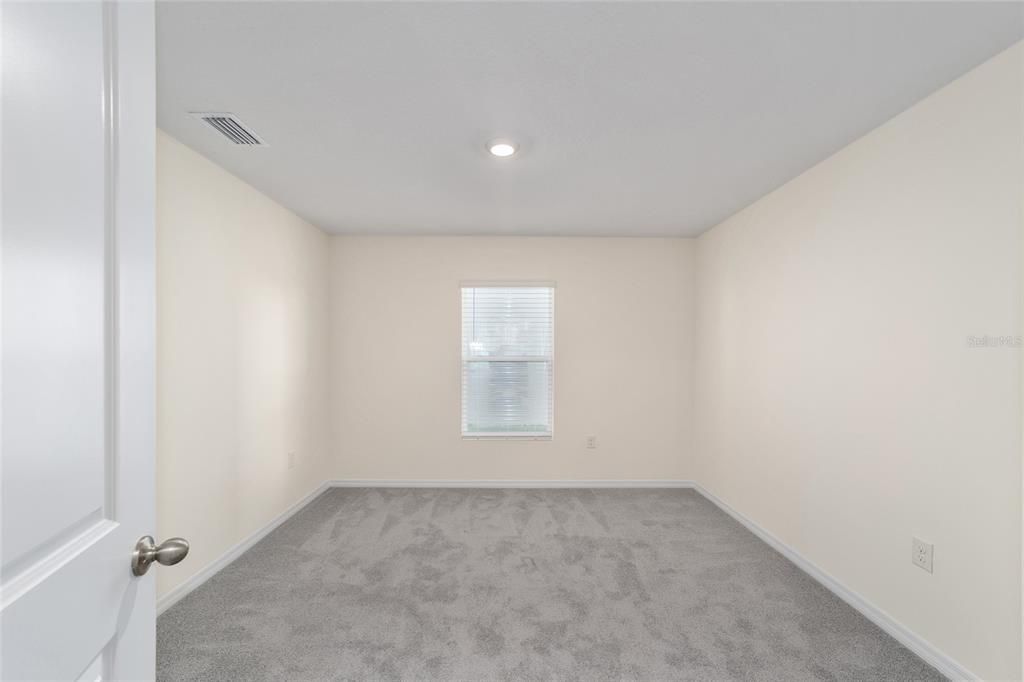 For Rent: $2,000 (4 beds, 2 baths, 1827 Square Feet)