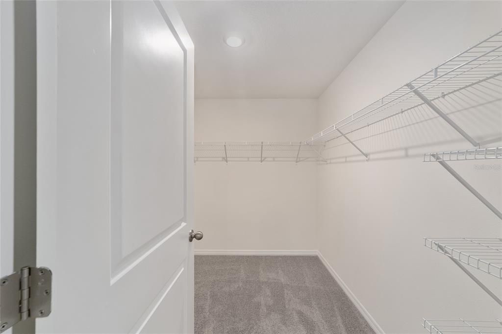 For Rent: $2,000 (4 beds, 2 baths, 1827 Square Feet)
