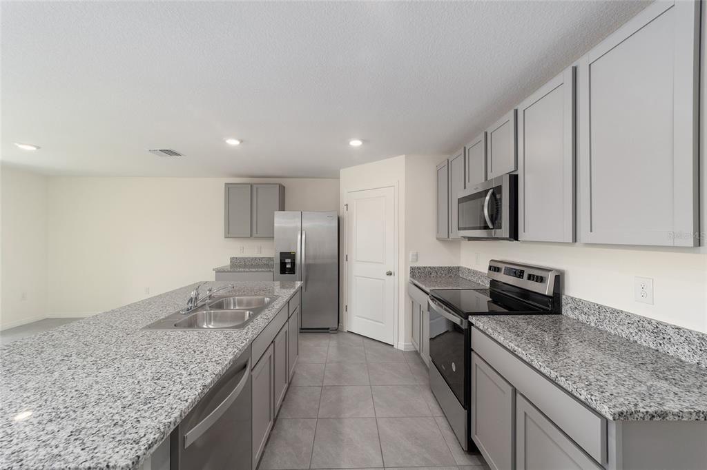 For Rent: $2,000 (4 beds, 2 baths, 1827 Square Feet)