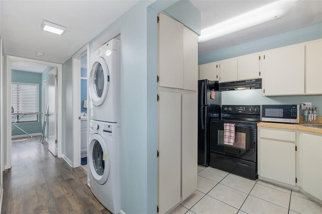 For Sale: $158,000 (2 beds, 2 baths, 979 Square Feet)