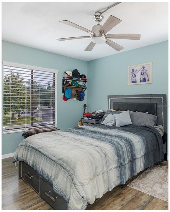 For Sale: $158,000 (2 beds, 2 baths, 979 Square Feet)