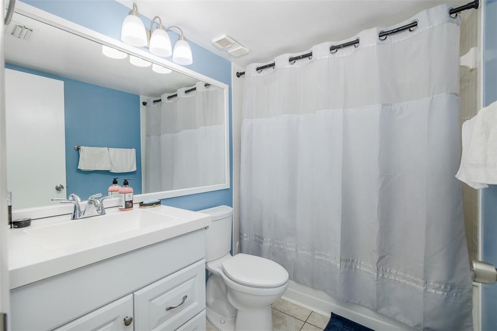 For Sale: $158,000 (2 beds, 2 baths, 979 Square Feet)