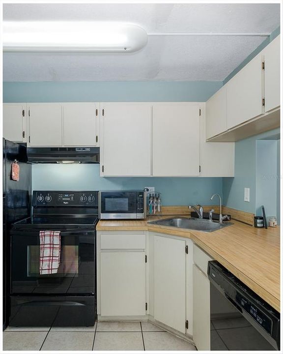 For Sale: $158,000 (2 beds, 2 baths, 979 Square Feet)