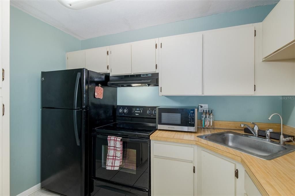 For Sale: $158,000 (2 beds, 2 baths, 979 Square Feet)