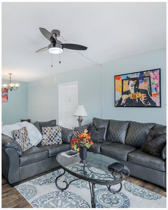 For Sale: $158,000 (2 beds, 2 baths, 979 Square Feet)