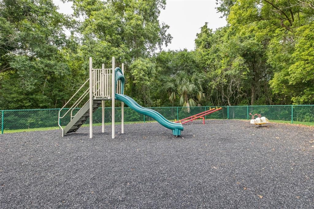 For Sale: $158,000 (2 beds, 2 baths, 979 Square Feet)