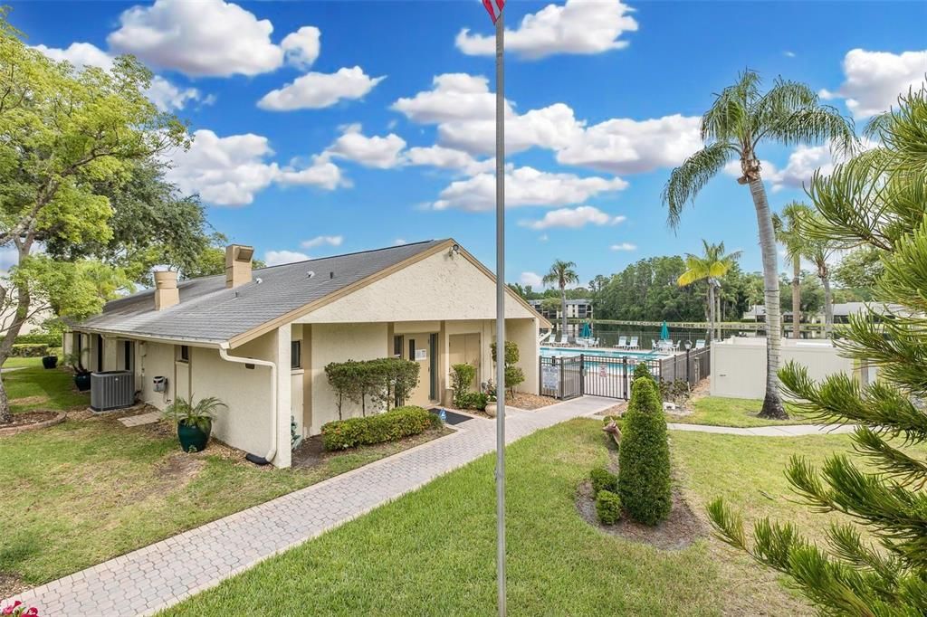 For Sale: $158,000 (2 beds, 2 baths, 979 Square Feet)