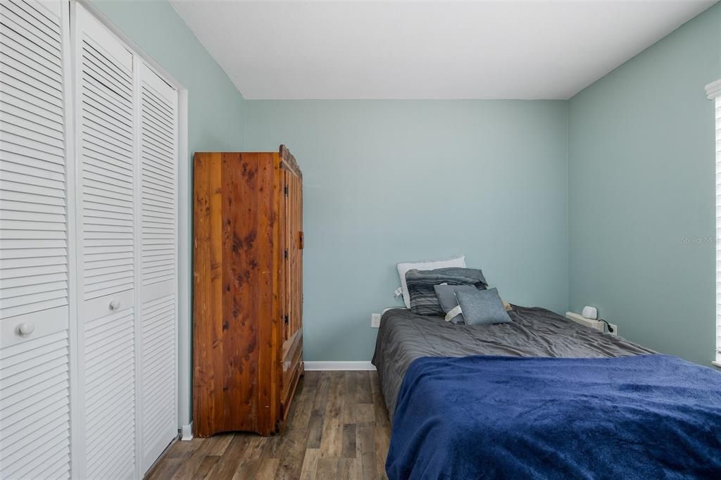For Sale: $158,000 (2 beds, 2 baths, 979 Square Feet)