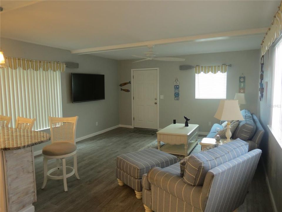 For Sale: $223,950 (2 beds, 1 baths, 1000 Square Feet)