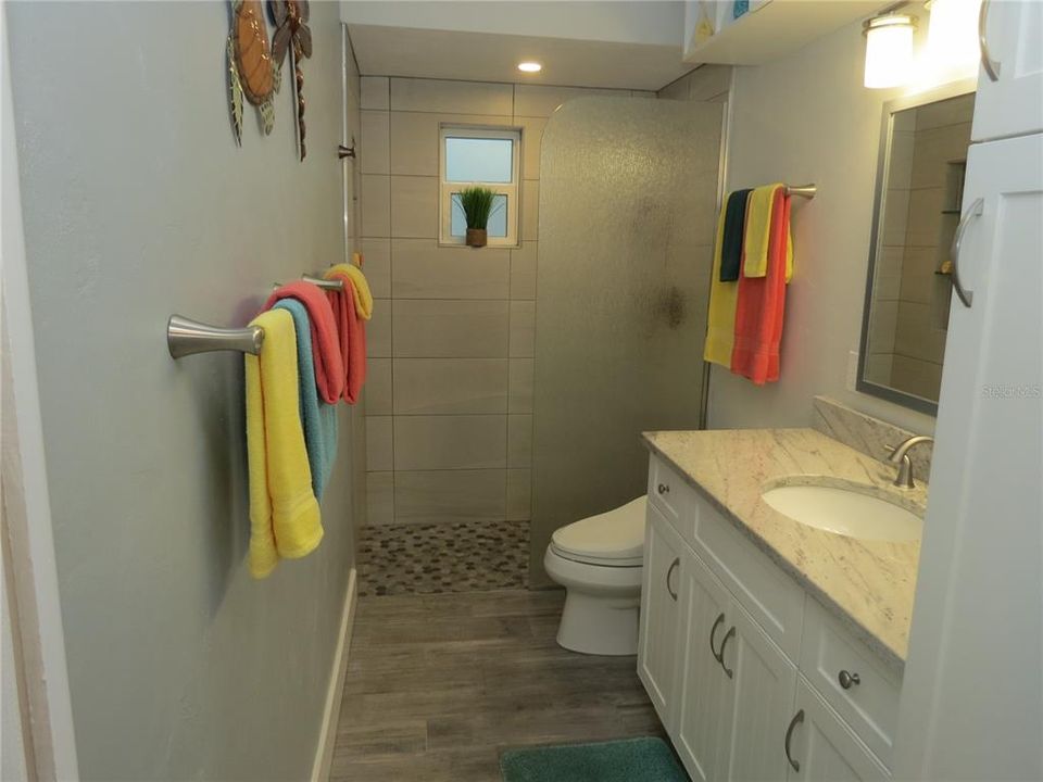 For Sale: $223,950 (2 beds, 1 baths, 1000 Square Feet)