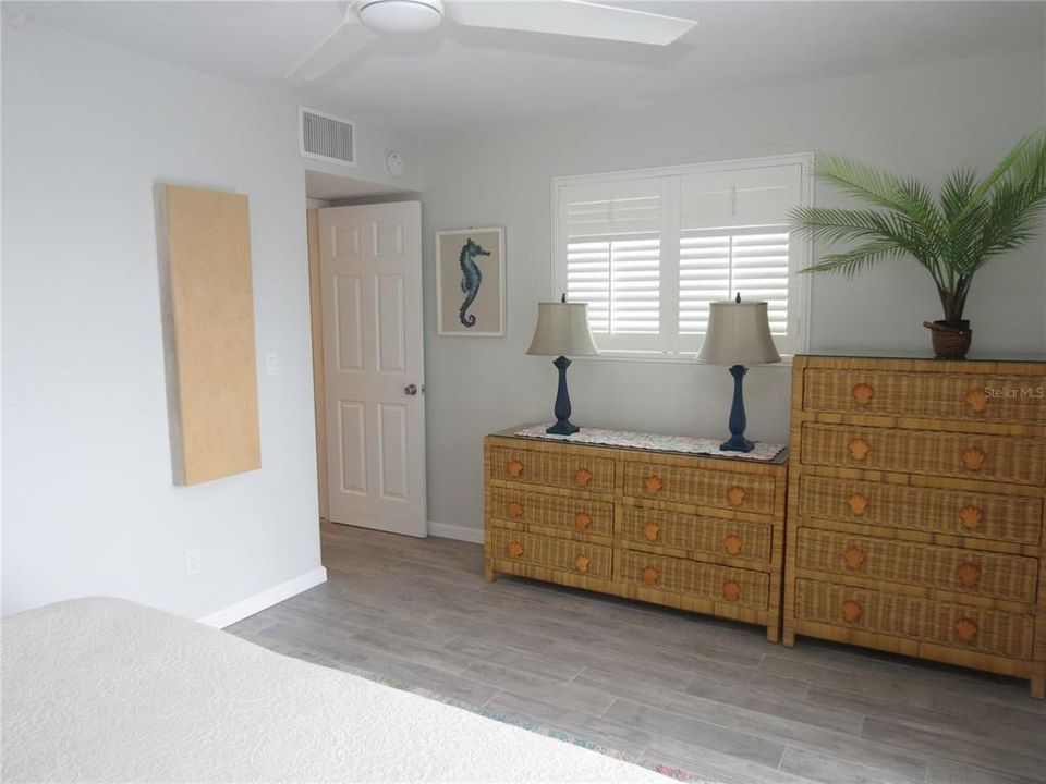 For Sale: $223,950 (2 beds, 1 baths, 1000 Square Feet)