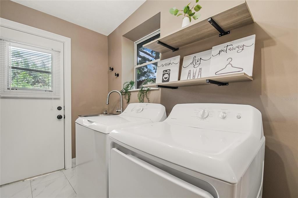 Active With Contract: $465,000 (3 beds, 2 baths, 1424 Square Feet)