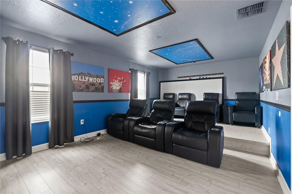 En Venta: $774,900 (8 camas, 5 baños, 3909 Pies cuadrados)