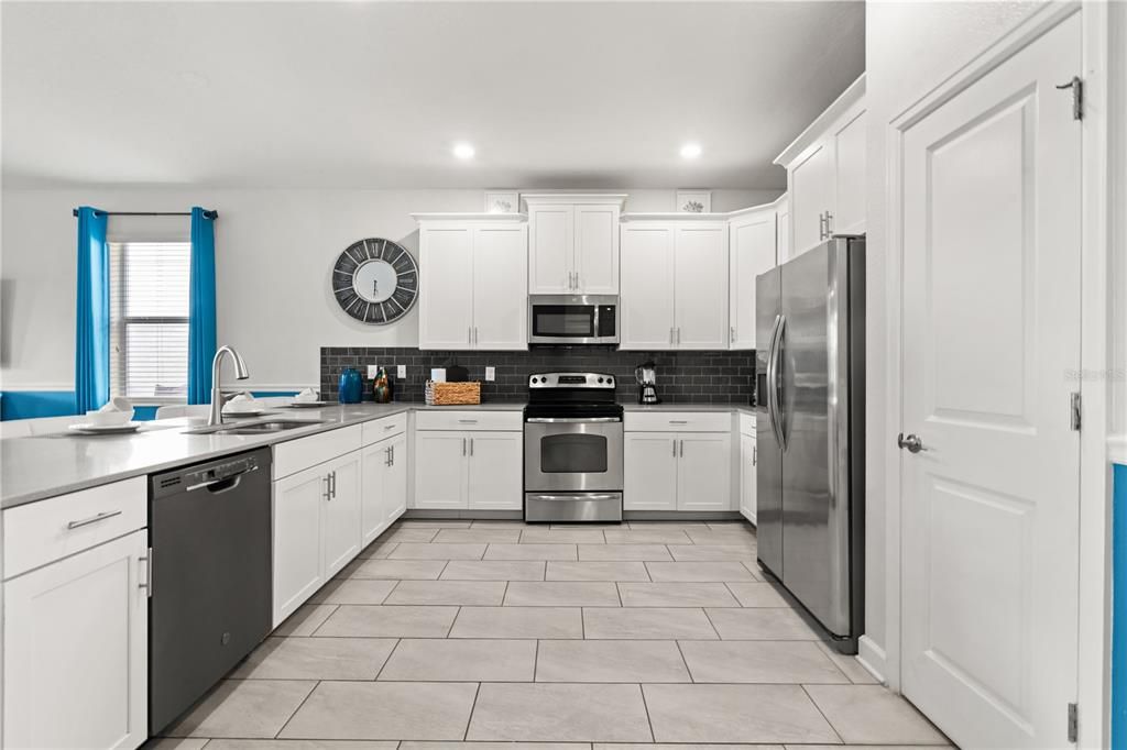 En Venta: $774,900 (8 camas, 5 baños, 3909 Pies cuadrados)