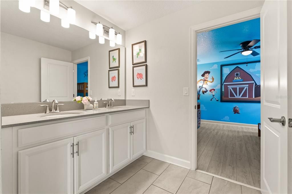 En Venta: $774,900 (8 camas, 5 baños, 3909 Pies cuadrados)