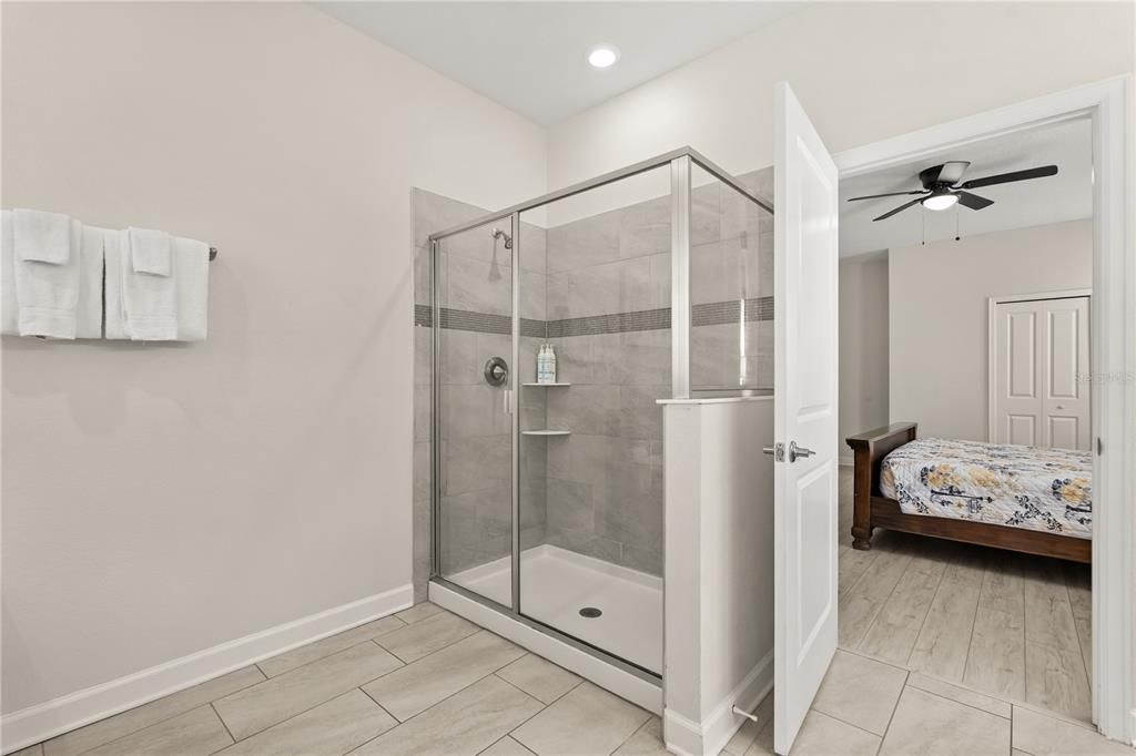 En Venta: $774,900 (8 camas, 5 baños, 3909 Pies cuadrados)