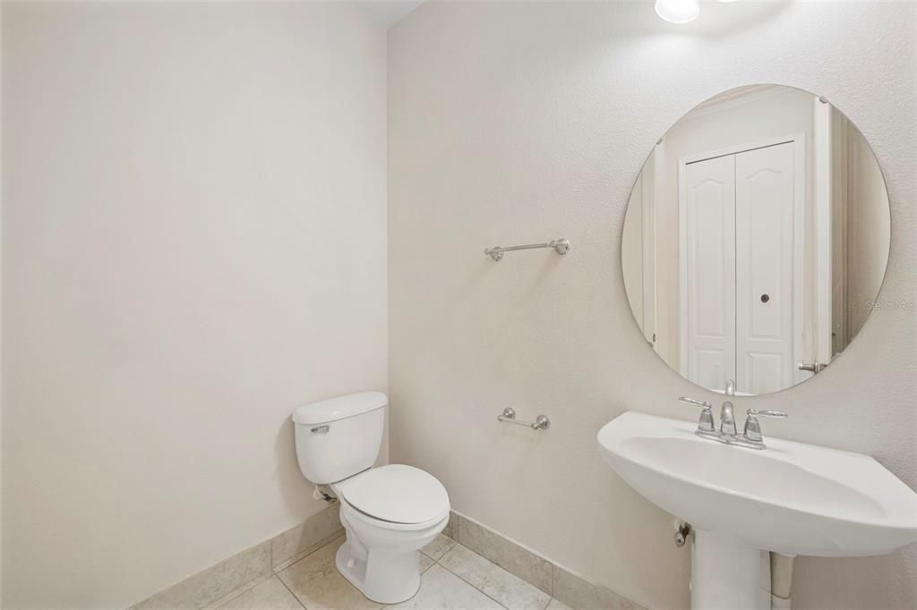 Activo con contrato: $325,000 (2 camas, 2 baños, 1411 Pies cuadrados)