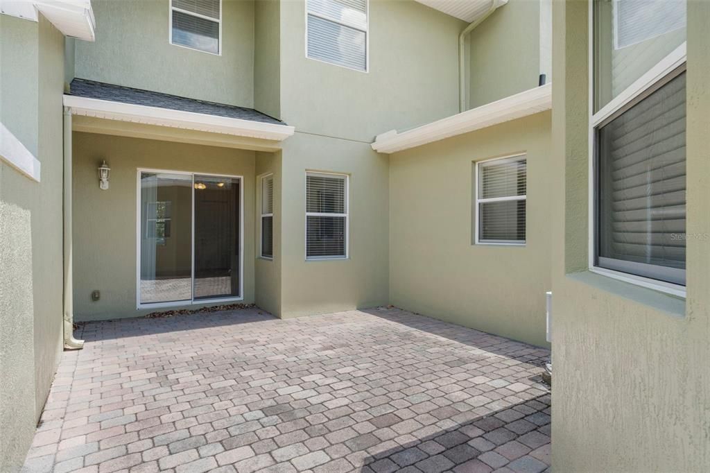 Activo con contrato: $325,000 (2 camas, 2 baños, 1411 Pies cuadrados)