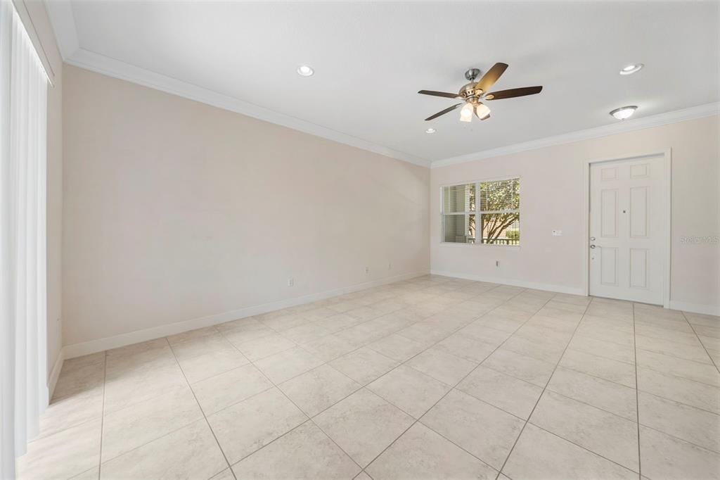 Activo con contrato: $325,000 (2 camas, 2 baños, 1411 Pies cuadrados)