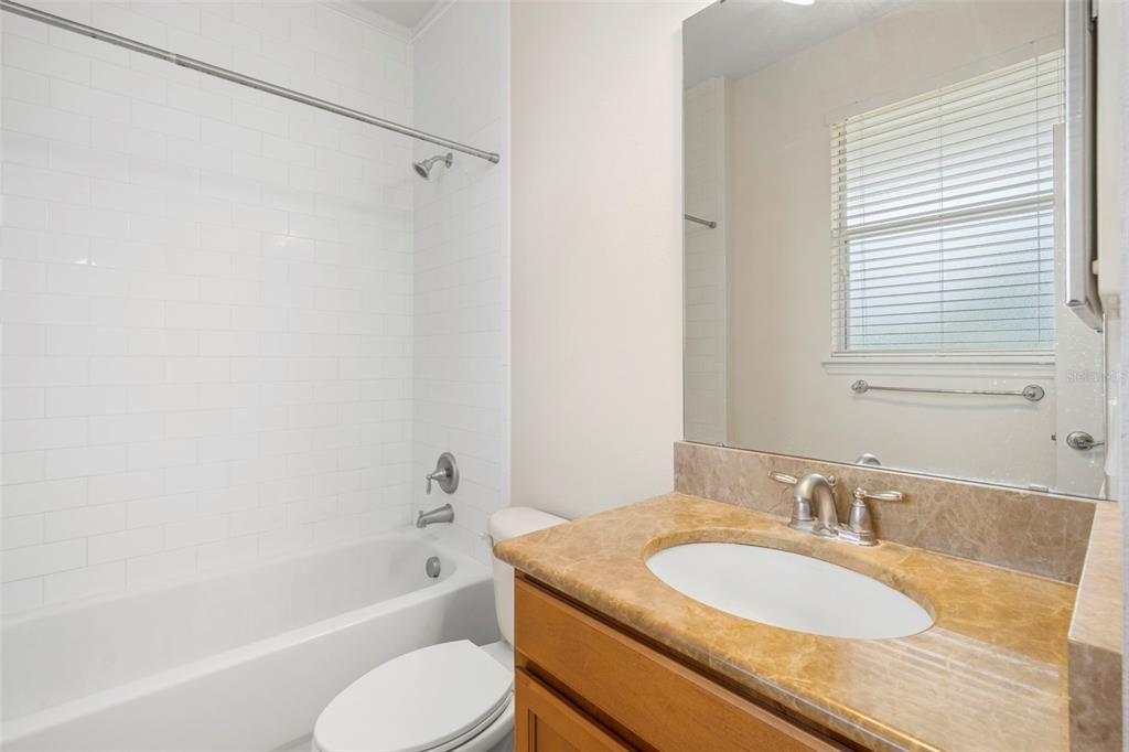 Activo con contrato: $325,000 (2 camas, 2 baños, 1411 Pies cuadrados)