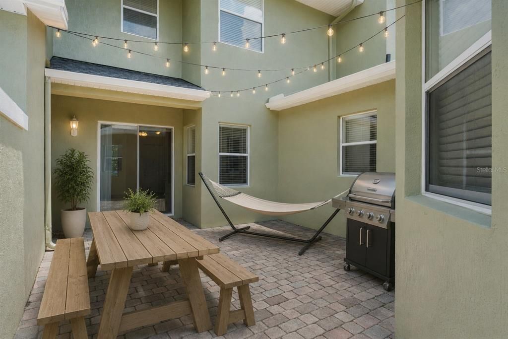 Activo con contrato: $325,000 (2 camas, 2 baños, 1411 Pies cuadrados)
