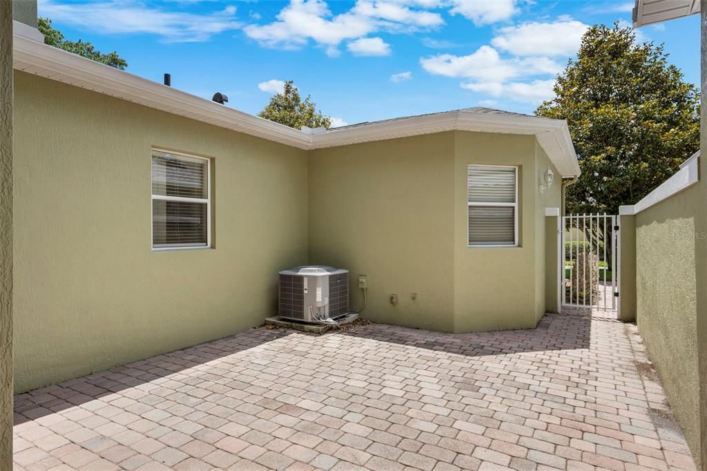 Activo con contrato: $325,000 (2 camas, 2 baños, 1411 Pies cuadrados)