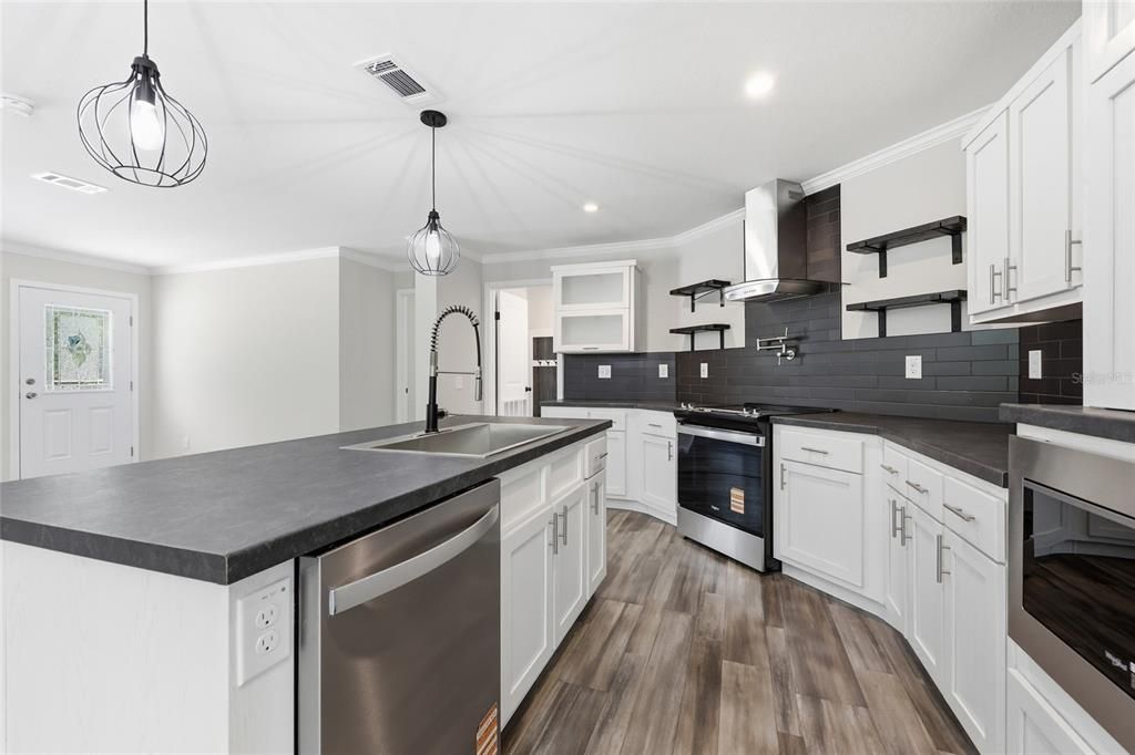 На продажу: $269,900 (3 спален, 2 ванн, 1493 Квадратных фут)