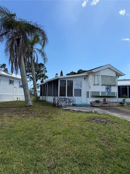 For Sale: $137,000 (2 beds, 1 baths, 440 Square Feet)