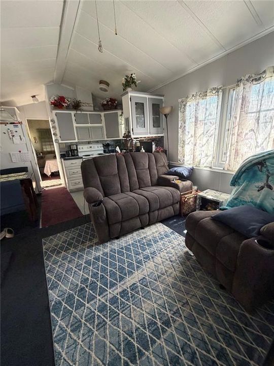 For Sale: $137,000 (2 beds, 1 baths, 440 Square Feet)