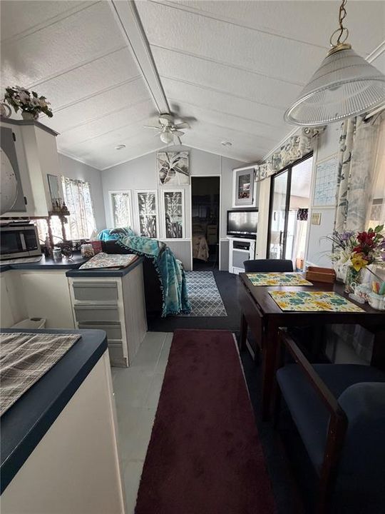 For Sale: $137,000 (2 beds, 1 baths, 440 Square Feet)