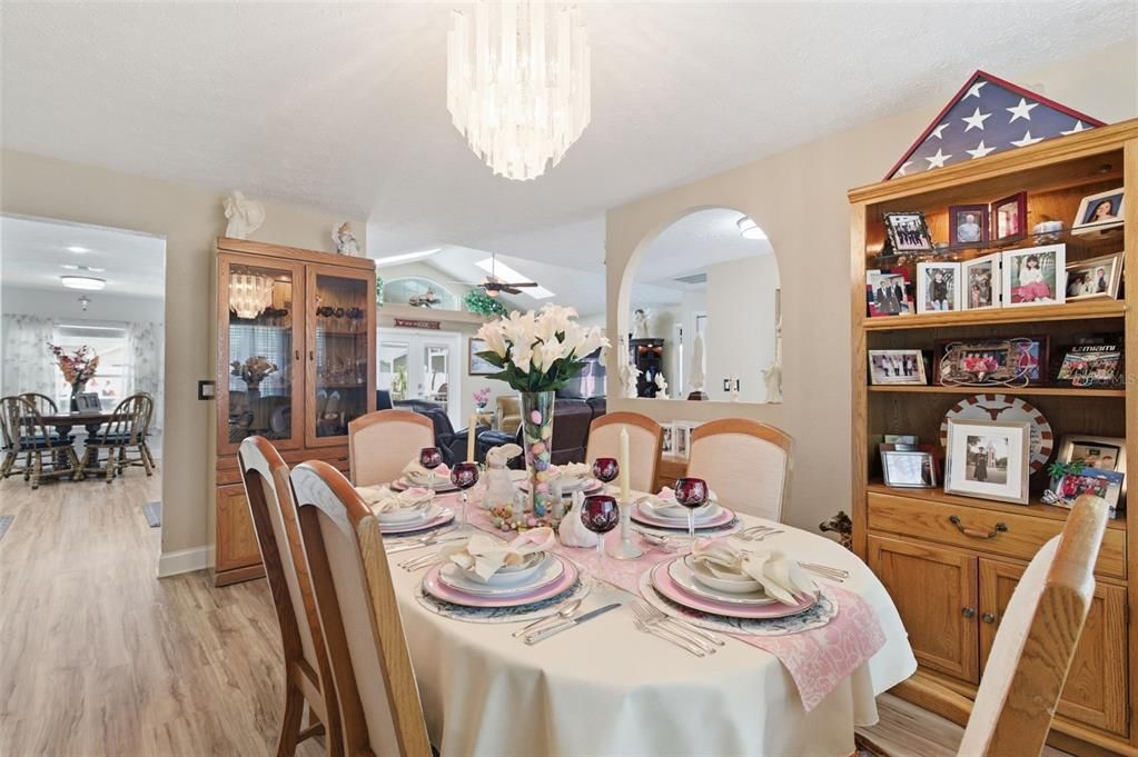 Под контрактом: $425,000 (3 спален, 2 ванн, 1802 Квадратных фут)