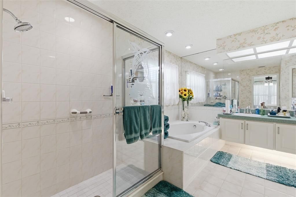 Под контрактом: $425,000 (3 спален, 2 ванн, 1802 Квадратных фут)