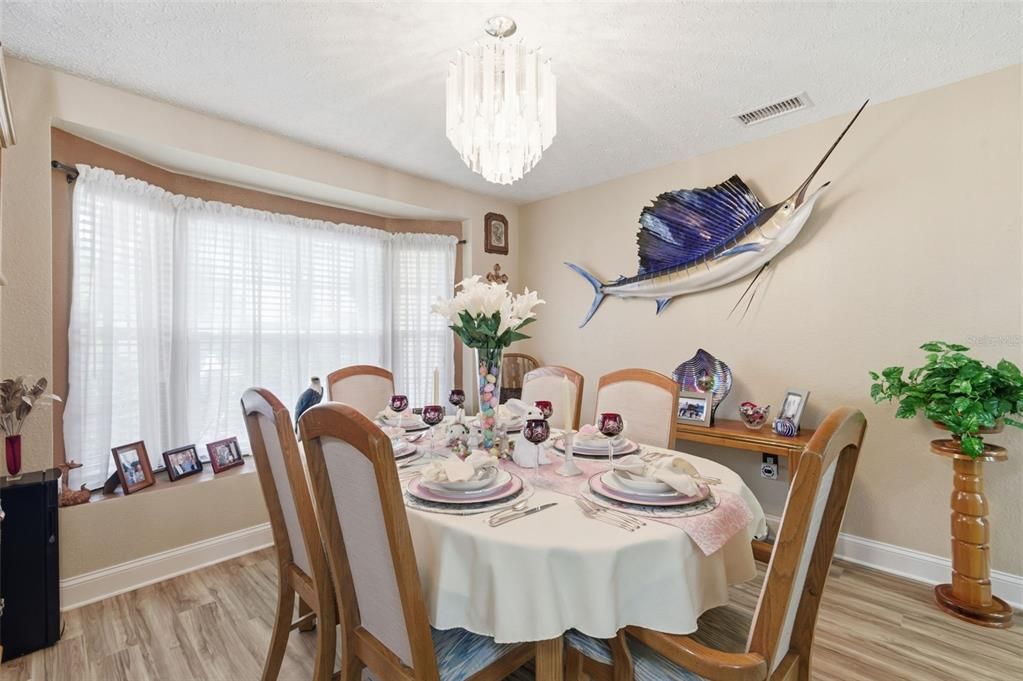 Под контрактом: $425,000 (3 спален, 2 ванн, 1802 Квадратных фут)