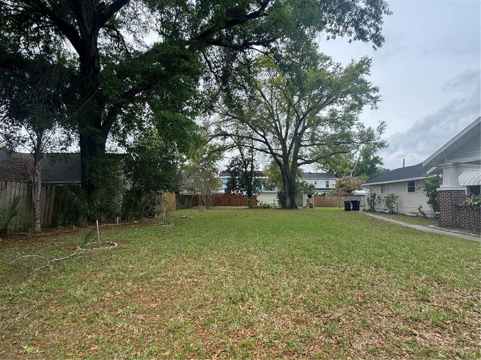 На продажу: $215,000 (0.15 acres)