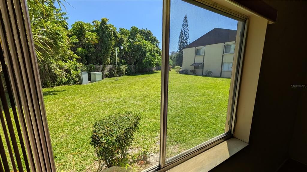 For Sale: $133,000 (2 beds, 1 baths, 935 Square Feet)