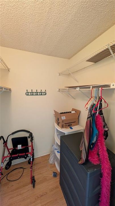 For Sale: $133,000 (2 beds, 1 baths, 935 Square Feet)