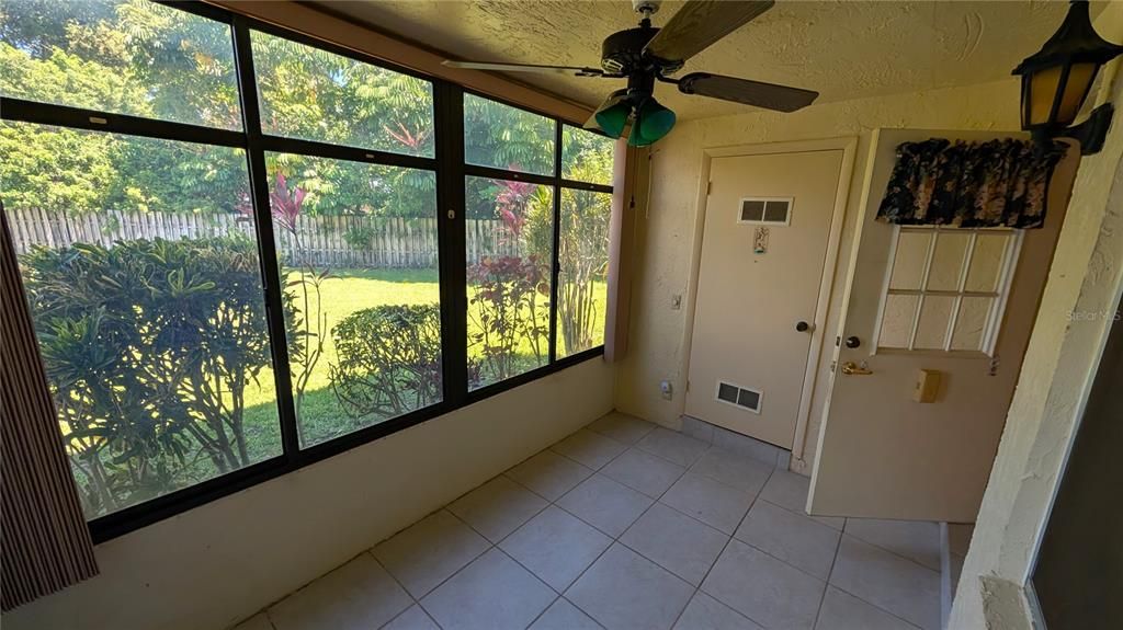 For Sale: $133,000 (2 beds, 1 baths, 935 Square Feet)